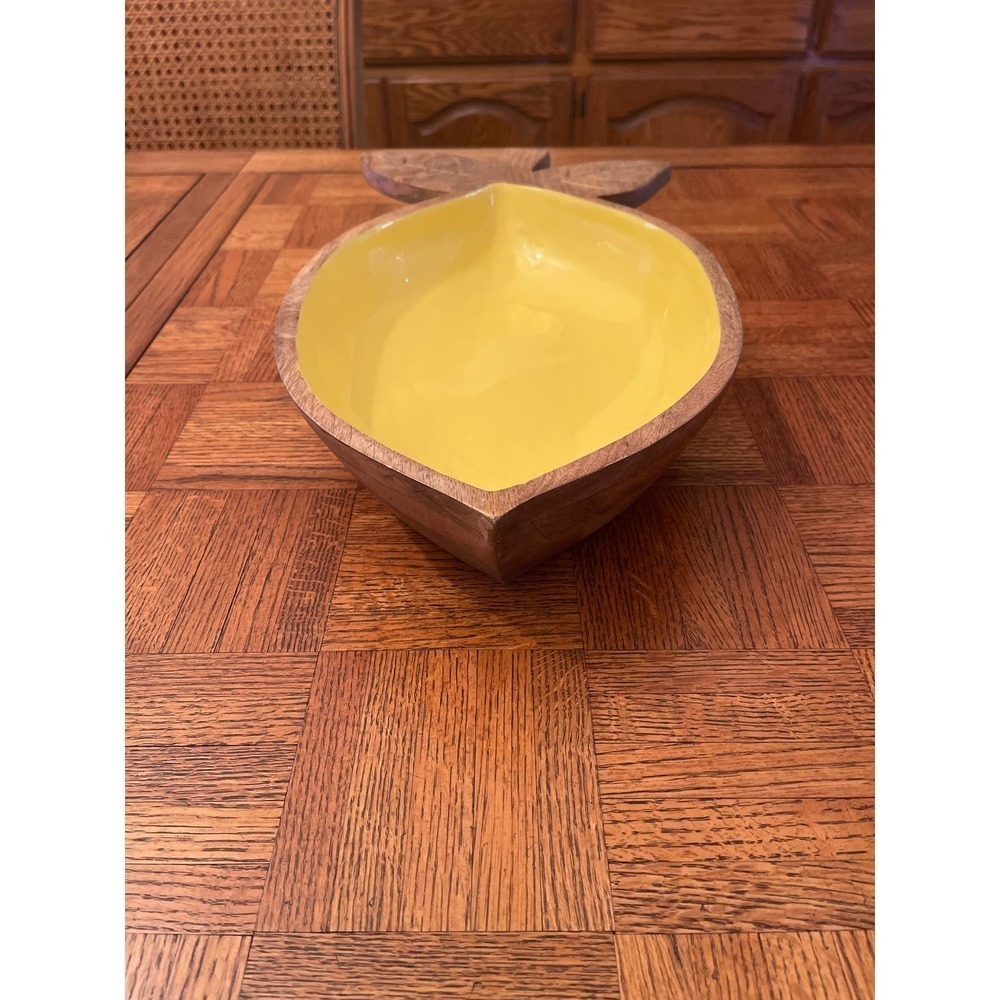 Wooden lemon shaped bowl with yellow inside - Picture 4 of 6